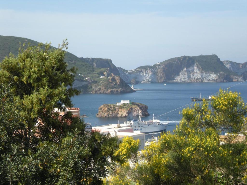 Villa Pina Ponza Exterior photo